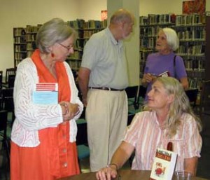 Jane Lee of Starkville talks with author Carolyn Haines. Photo by Nancy Jacobs