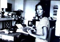 Clarissa McNair at her typewriter in Rome (1986), photo from the author's collection