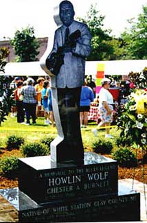 howlin-wolf-statue2